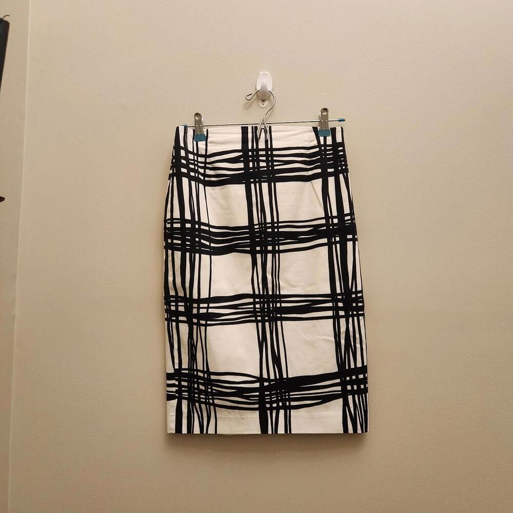 2008 Express Black & White Lined Pencil Skirt Sz 0 Business Woman Modern Formal